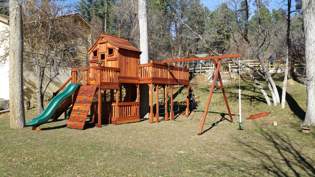 wooden tree house play set