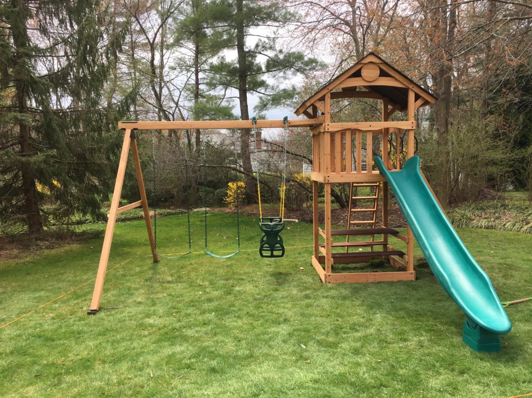 Best Time of Year to Buy a Swing Set